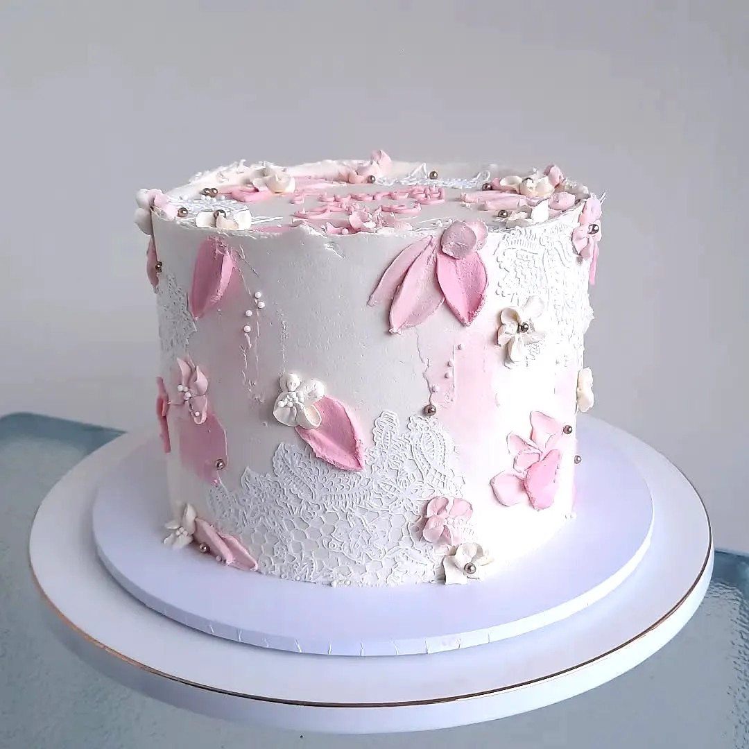 Elegant white birthday cake design for a charming 25th celebration