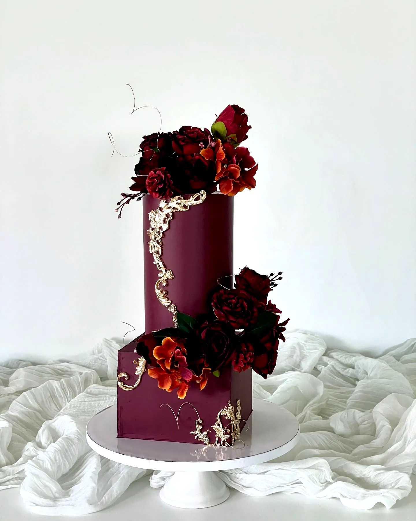 Stunning Burgundy Wedding Cake for a Modern Elegant Celebration