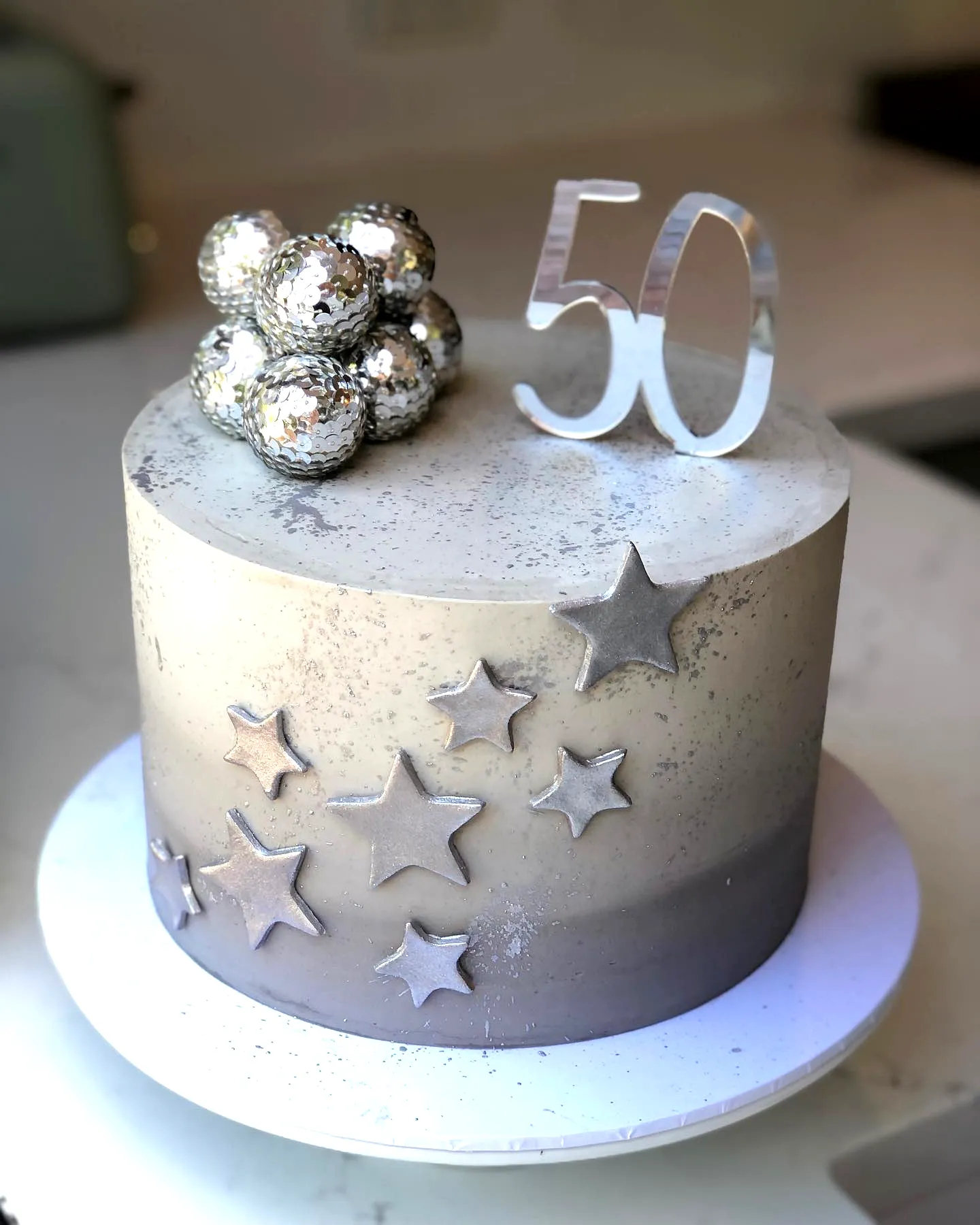 Trendy 50th birthday cake design with modern ombre and festive decorations