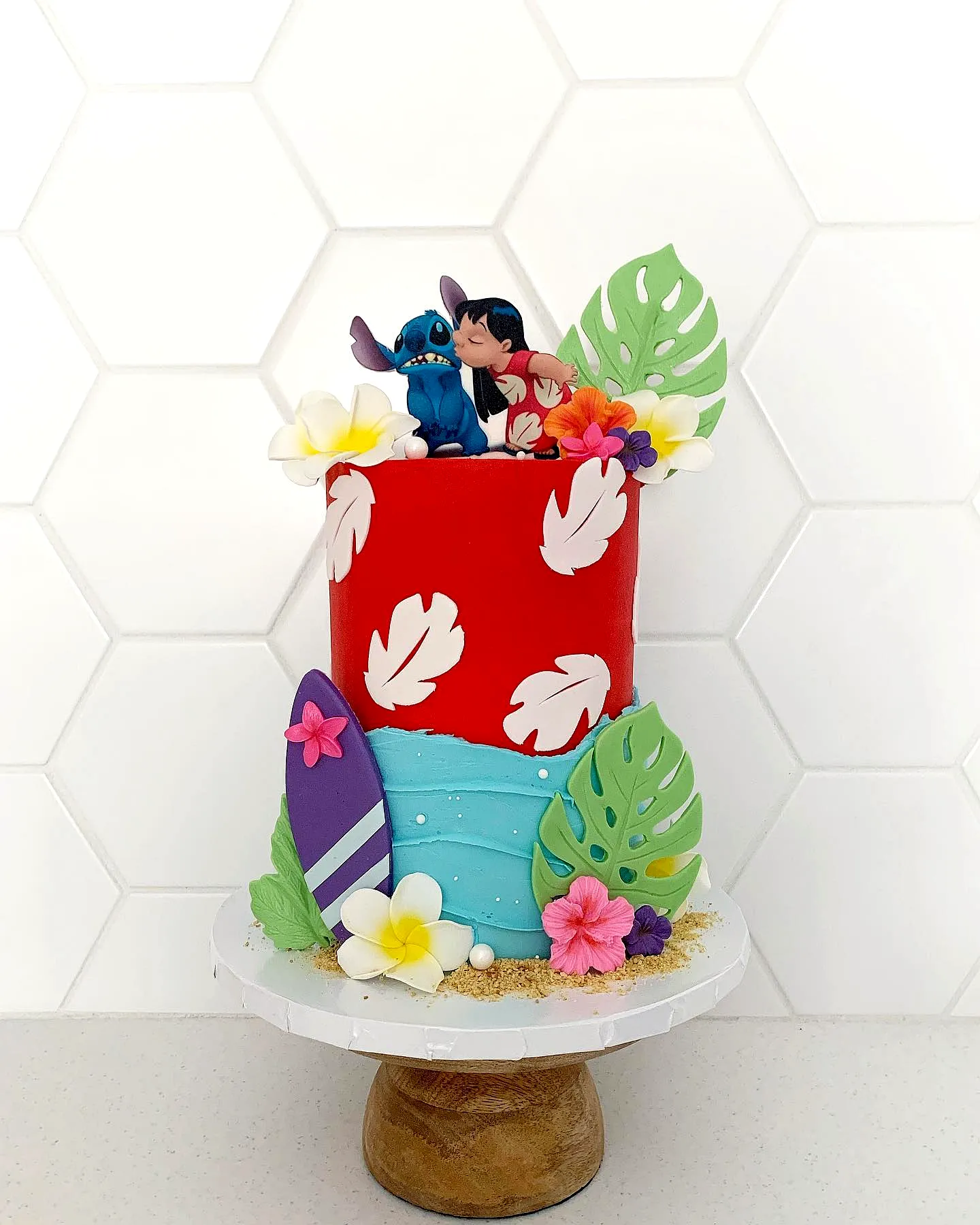 Vibrant Stitch Cake Design Perfect for Tropical Celebrations