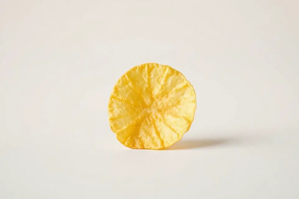 minimalist potato chips photo
